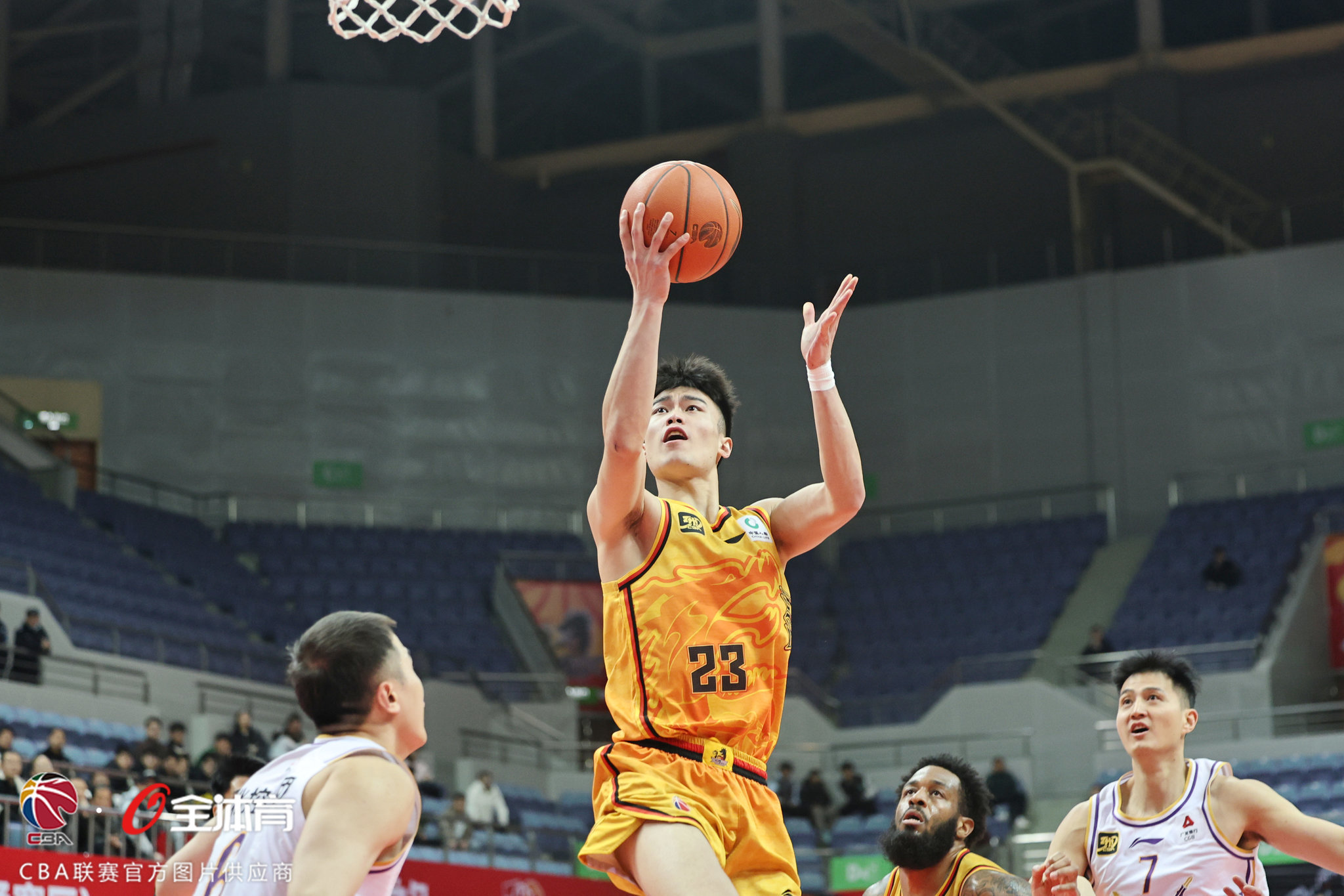 江苏肯帝亚客场战胜福建男篮，取得胜利