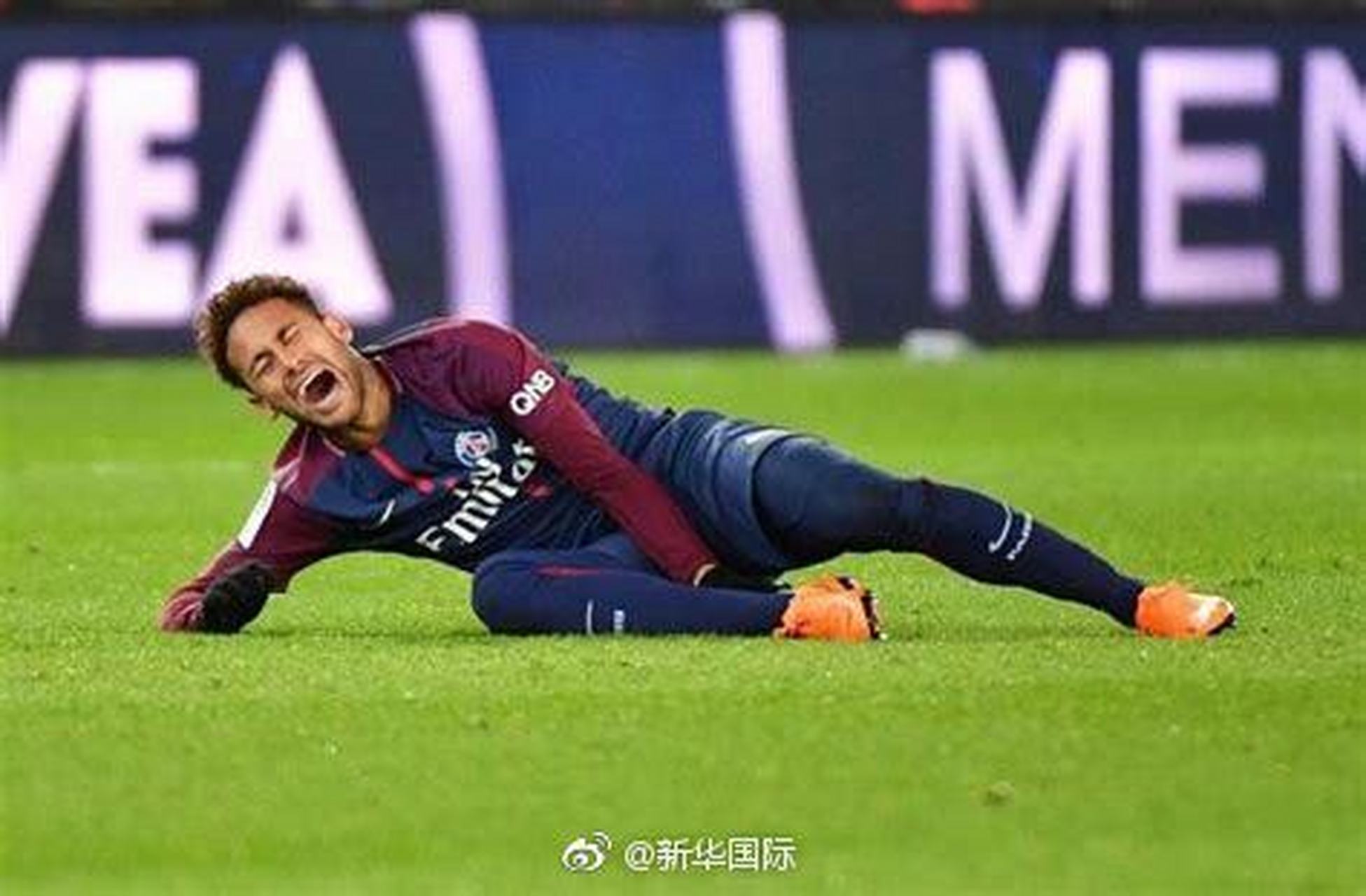 巴黎圣日耳曼无缘决赛，内马尔哭泣离场的简单介绍