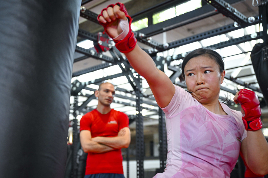 九游体育-石铭官宣自己将在上海迎来UFC首秀，对阵巴西选手布拉希尔(黑曜石真假对照图)