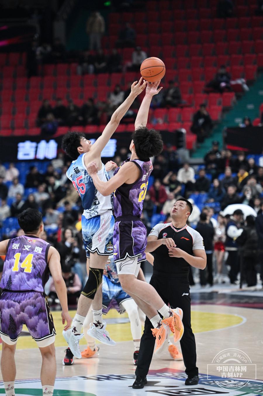 九游体育-李苑鑫出战22分钟，投篮7中3得到10分9篮板1助攻1抢断1(李苑鑫多高)