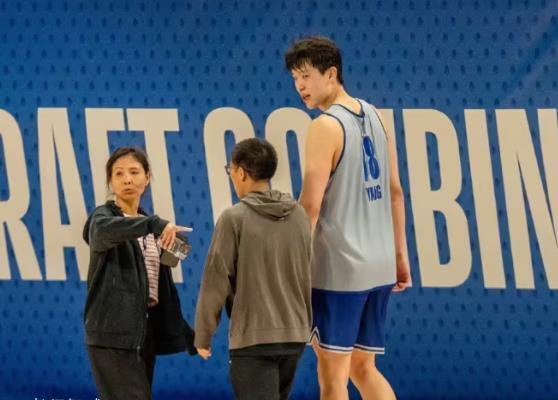 NBA首轮日！青岛男篮邀请球迷见证杨瀚森选秀机会的简单介绍