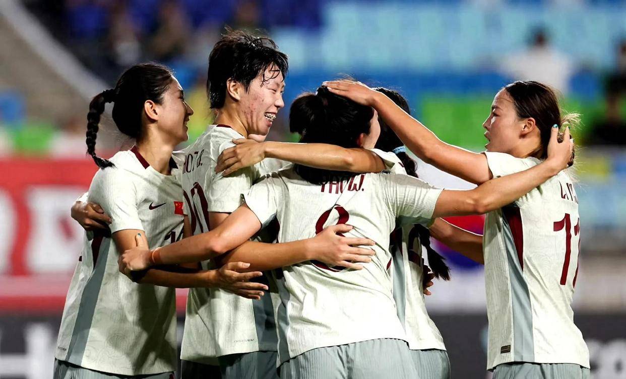 包含东亚杯-中国女足4-2中国台北两球领先被追平邵子钦双响的词条