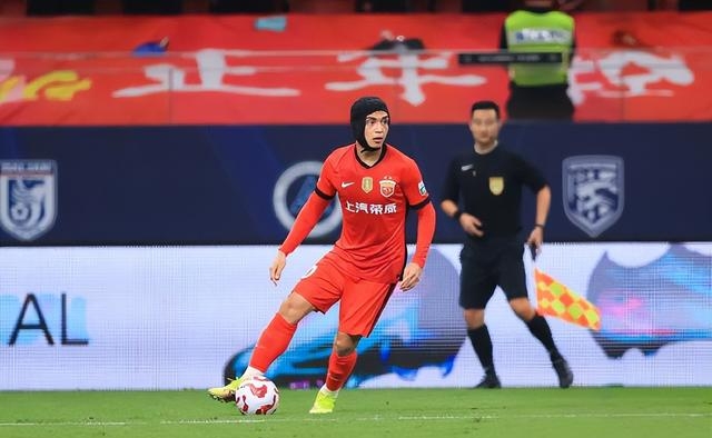 中超-李新翔传射蒯纪闻助攻海港3-0英博(蒯纪闻踢中超了吗)
