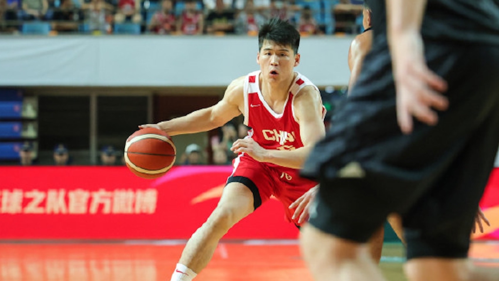 九游体育-U16男篮热身赛集锦杨子默17分，中国3分险胜新西兰(04年雅典奥运会男篮新西兰)