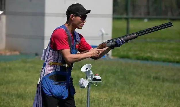 印度射击选手茹丁德拉获得男子空中飞碟冠军(罗纳尔多拿过几个联赛冠军)